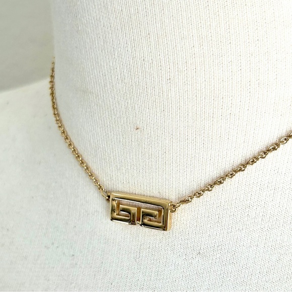 Givenchy Necklace - Picture 1 of 10